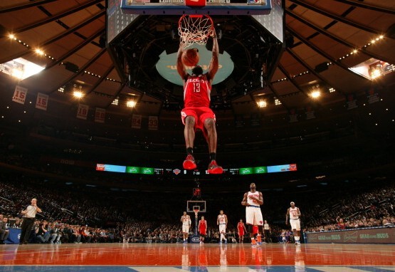 大梦观战！男篮半场领先约旦9分 先发登场就拉开王俊杰9+3仍闪耀