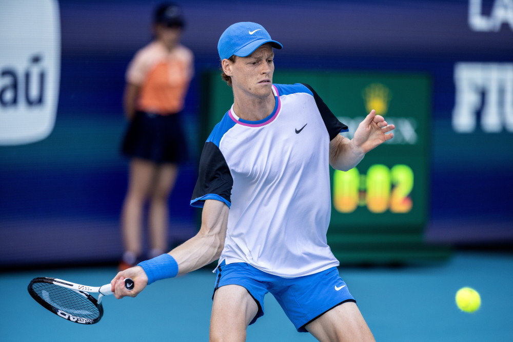 都以坚定的 都以坚定的