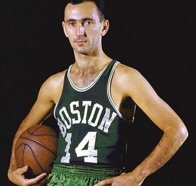 往牵动着球 往牵动着球